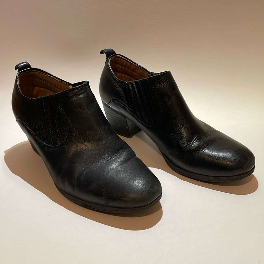 Comfortiva Arnette 8.5w Wide Black Heeled Bootie/Clog